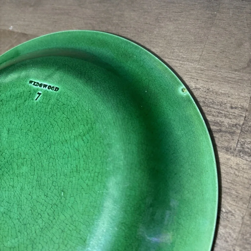 3 Antique WEDGWOOD GREEN MAJOLICA GRAPEVINE RELIEF PLATE - 8 3/8